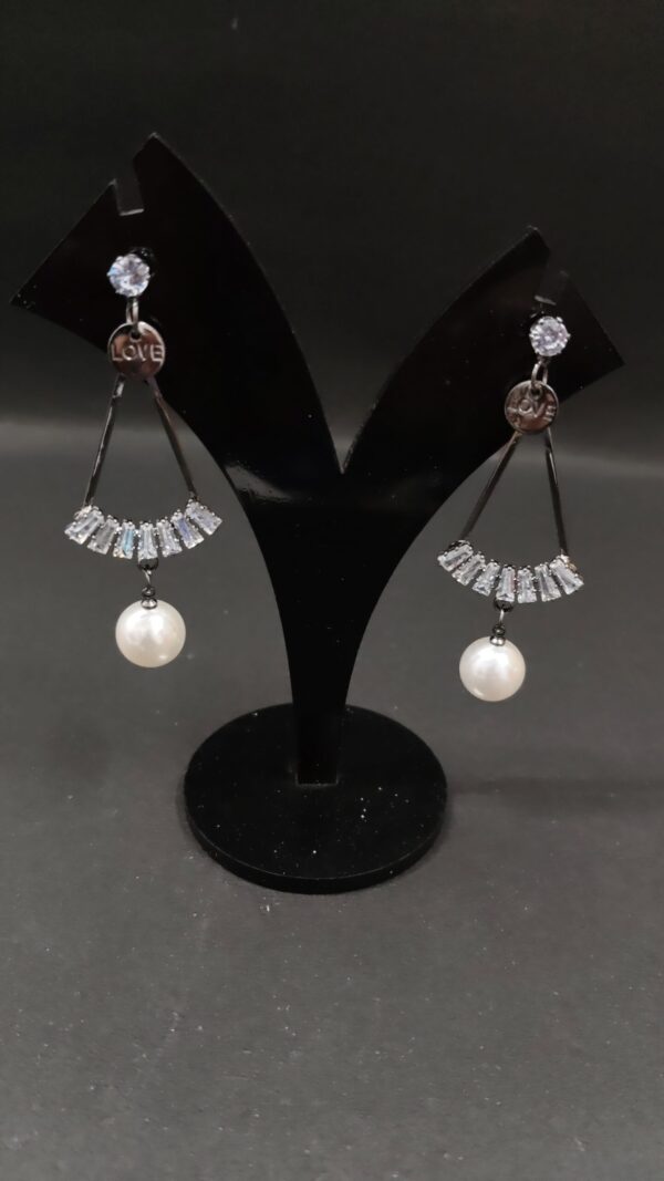 Trendy silver drops earrings
