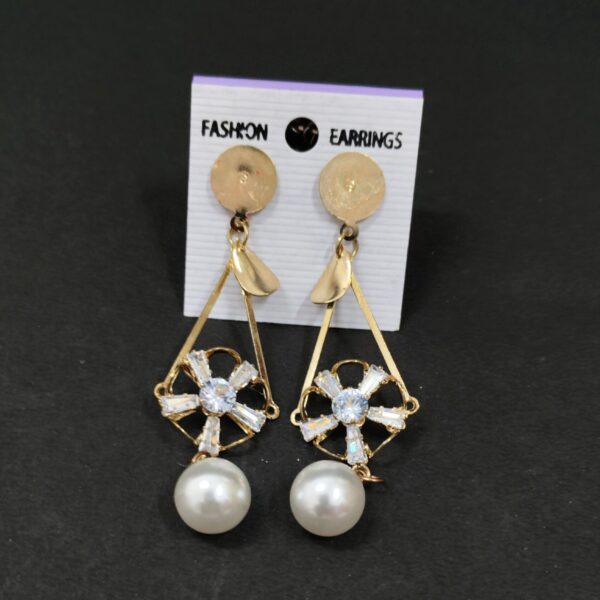 Trendy gold white pearl dangle earring