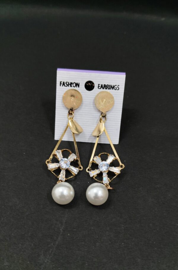 Trendy gold white pearl dangle earring