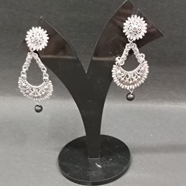 Trendy silver drops earrings